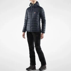 FJÄLLRÄVEN Fjällräven Expedition Pack Daunenjacke Navy Damen -Bekleidungsgeschäft fjaellraeven expedition pack down hoodie f86122 560 04 grossMTndZMerOr9RI