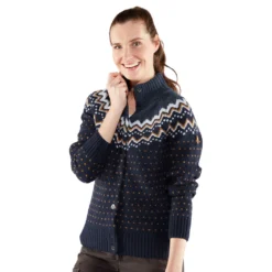 FJÄLLRÄVEN Fjällräven Övik Knit Cardigan Strickcardigan Desert Brown Damen -Bekleidungsgeschäft fjaellraeven oevik knit sweater 84148 242 02 gross