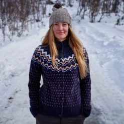 FJÄLLRÄVEN Fjällräven Övik Knit Cardigan Strickcardigan Desert Brown Damen -Bekleidungsgeschäft fjaellraeven oevik knit sweater 84148 242 06 gross