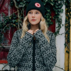 FJÄLLRÄVEN Fjällräven Snow Cardigan Strickcardigan Grey Damen -Bekleidungsgeschäft fjaellraeven snow cardigan f89912 020 02 gross1C7OAE5qlciQR