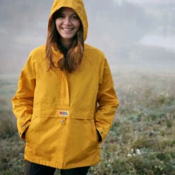 FJÄLLRÄVEN Fjällräven Vardag Anorak Wetterjacke Mustard Yellow Damen -Bekleidungsgeschäft fjaellraeven vardag anorak f87009 161 02 grossDArf4adpXm3jo