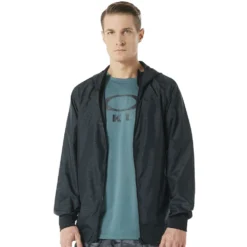 Oakley Enhance Emboss Windbreaker Blackout Herren -Bekleidungsgeschäft oakley enhance emboss wind jacket 412591 02e 03 grossxgL26SevS3Jra