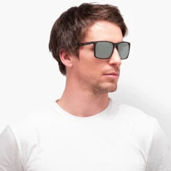 Red Bull SPECT Eyewear Bow Lifestylebrille Matte Black/Smoke Polarized Damen, Herren -Bekleidungsgeschäft spect eyewear red bull bow 001 05 gross